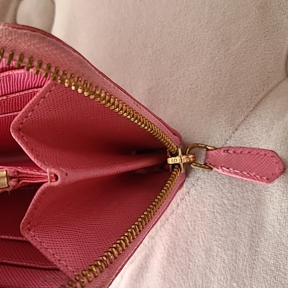 Pink Prada wallet - Picture 6 of 7